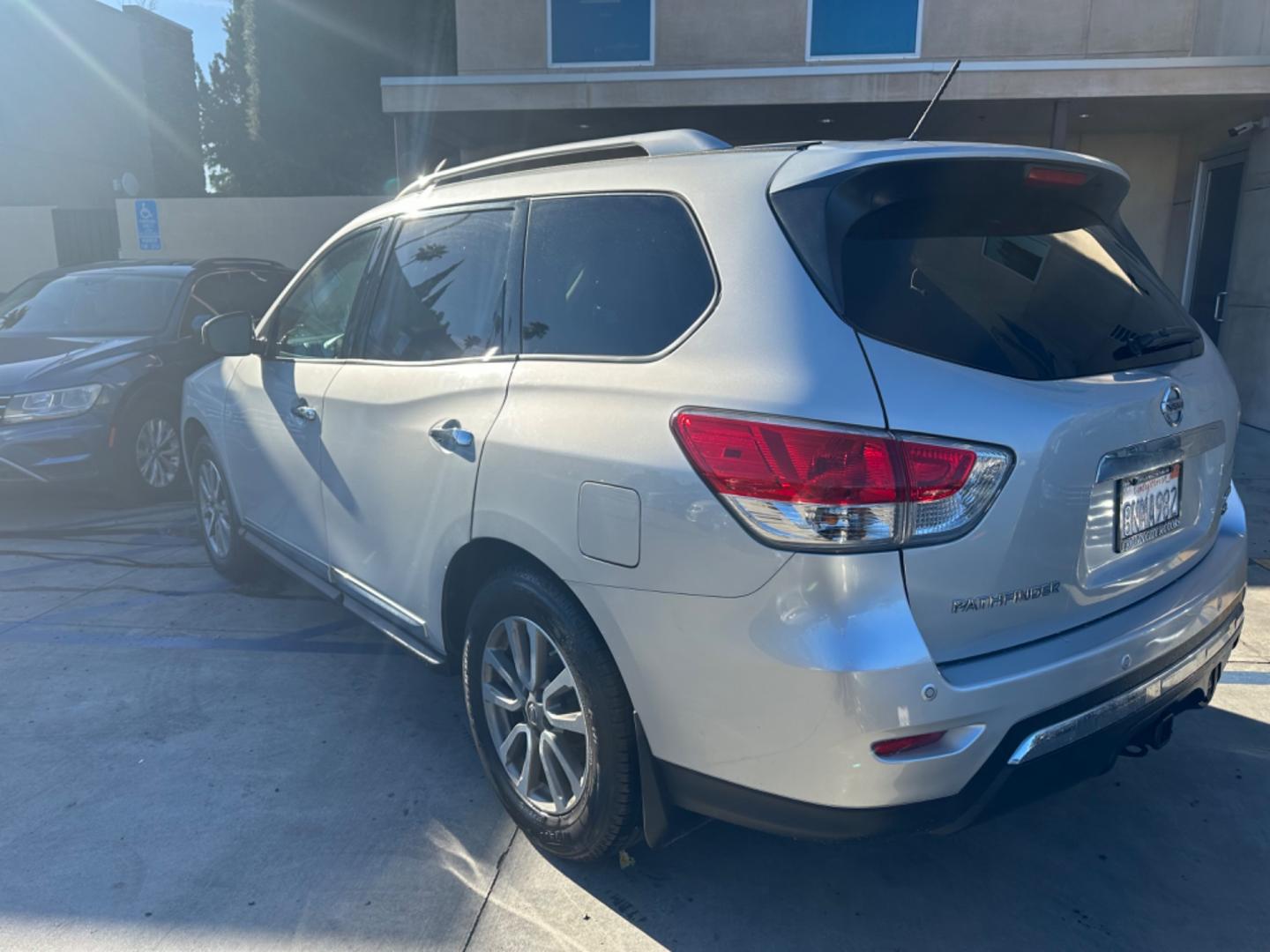 2015 Silver Nissan Pathfinder (5N1AR2MM6FC) , AUTOMATIC transmission, located at 30 S. Berkeley Avenue, Pasadena, CA, 91107, (626) 248-7567, 34.145447, -118.109398 - Photo#2